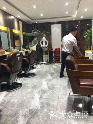 匯尚藝美容美發(苗圃路店) 專業美發服務，打造您的專屬魅力